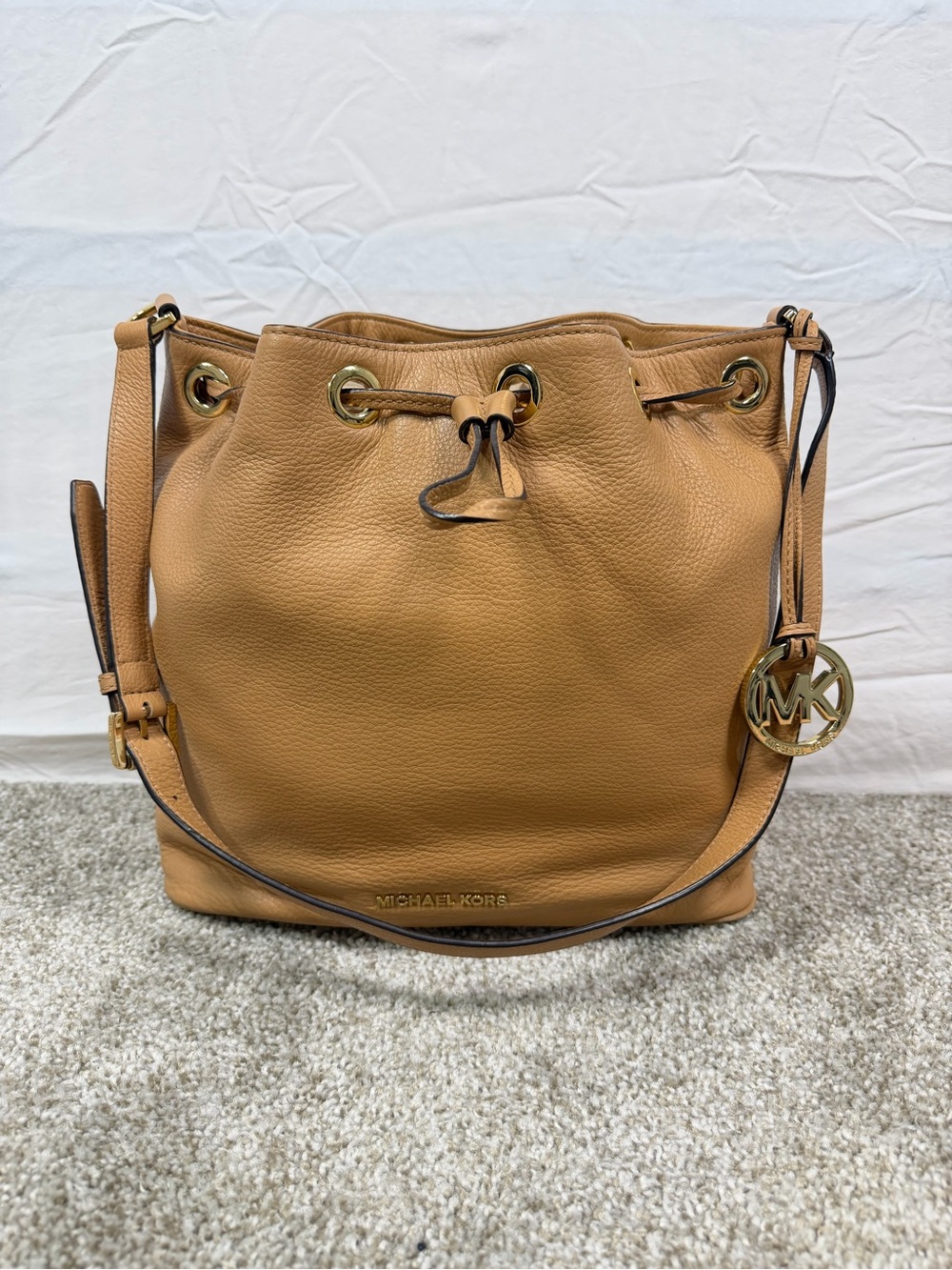 Michael Kors Jules Large Leather Drawstring Bucket Bag Tan Caramel MK